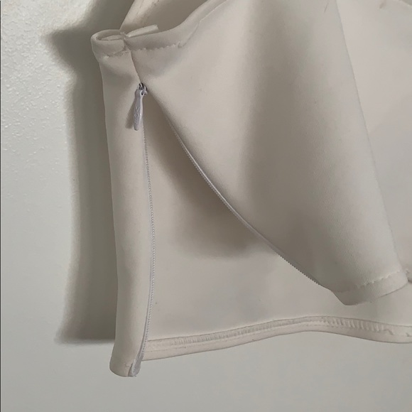 White/Cream Bow Front Crop Top with Front Cutout - Picture 4 of 6